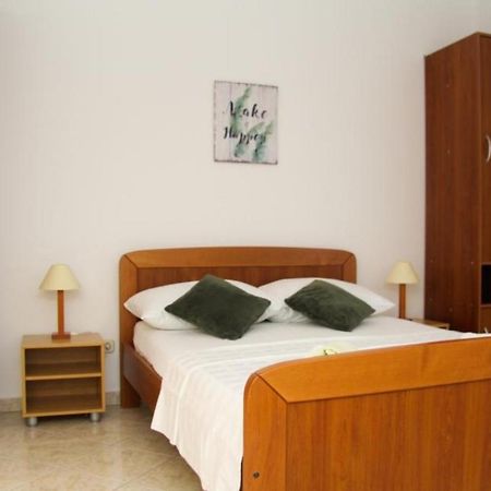 Apartments Marina Sveti Filip i Jakov Luaran gambar