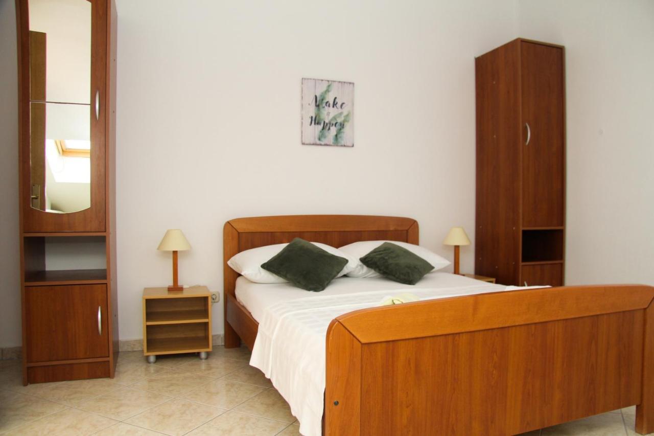 Apartments Marina Sveti Filip i Jakov Luaran gambar
